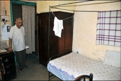 Merwan Jessawala in Pendu's room