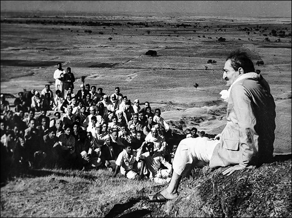 Baba with the 1955 Sahavas attendees on Seclusion Hill